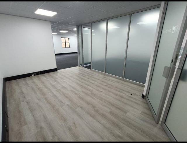 BUSINESS PROPERTY TO RENT IN SUNNINGHILL